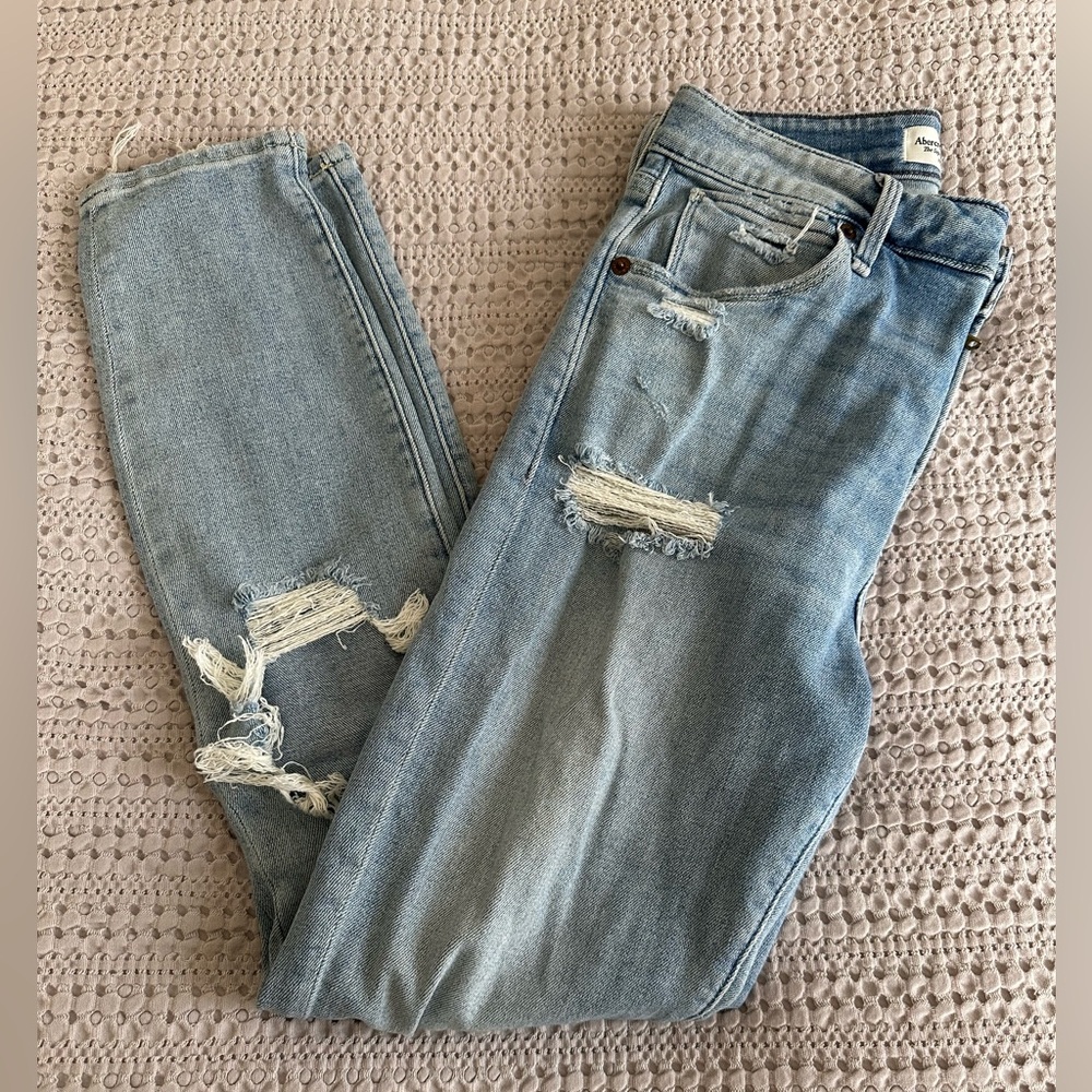 Abercrombie & Fitch Skinny Ankle High Rise Distressed Jean Size: 27/4R